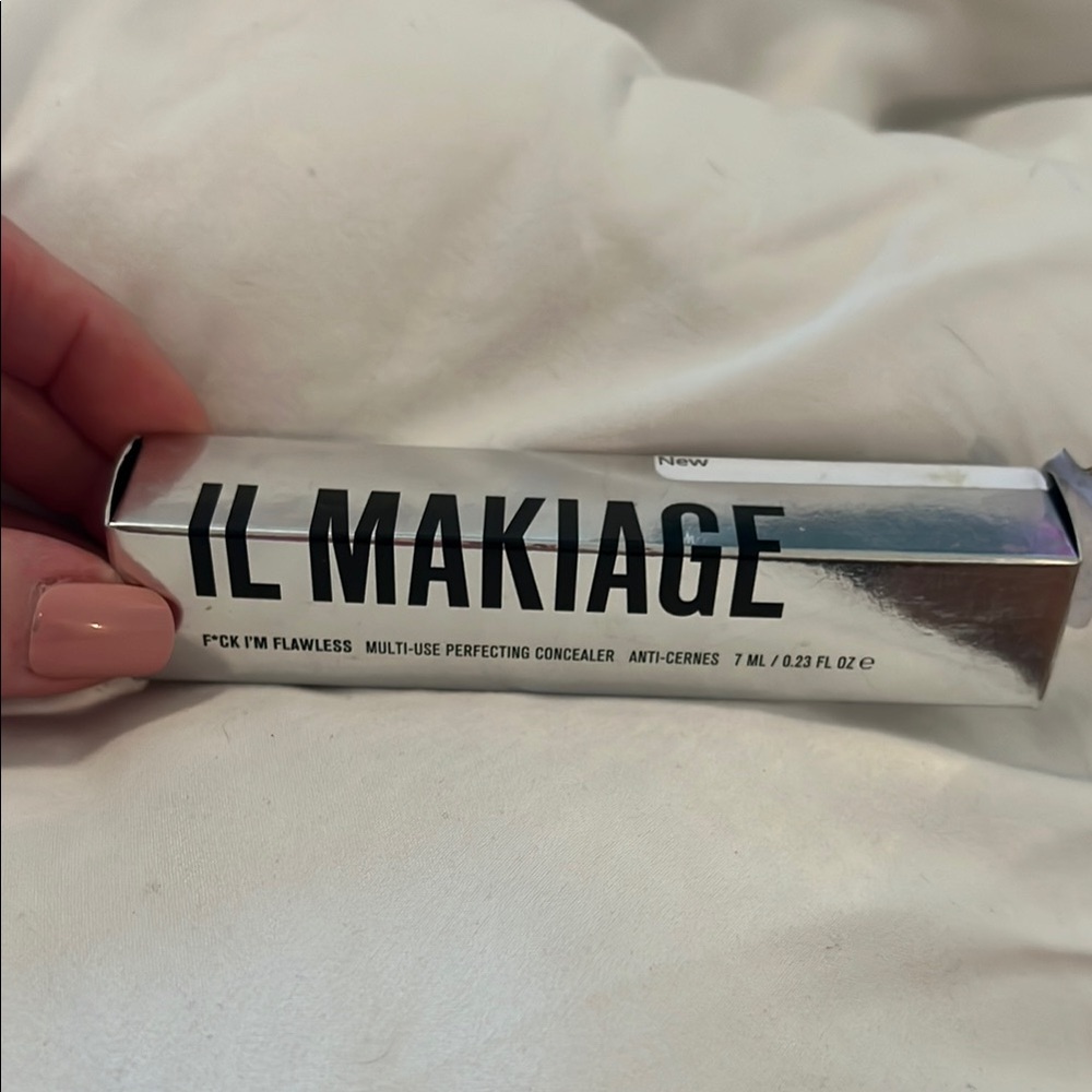 IL MAKIAGE Silver Concealer Makeup